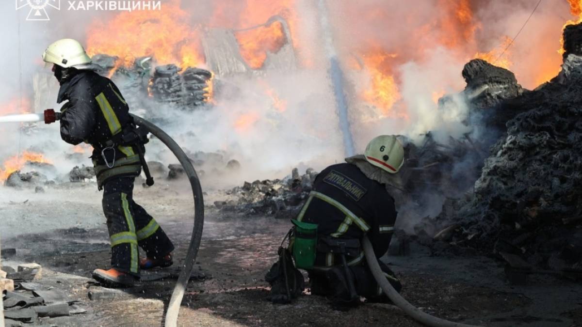 Масштабну пожежу  в Харкові гасили майже 90 рятувальників – ДСНС