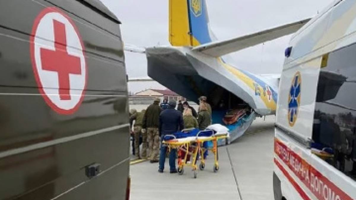 С начала полномасштабного вторжения рф почти  5 тысяч украинцев были эвакуированы на лечение за границу