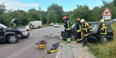 Рятувальники деблокували тіло водія після смертельної аварії
