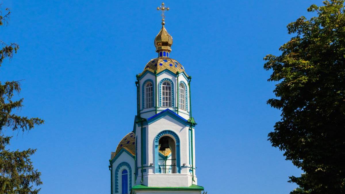 Церковне свято 12 червня: що і чому цього дня не можна віддавати з дому