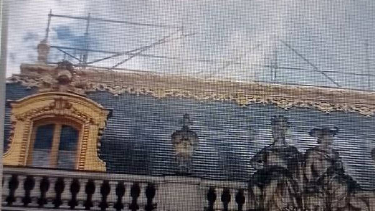У Франції спалахнула покрівля  Версальського королівського палацу