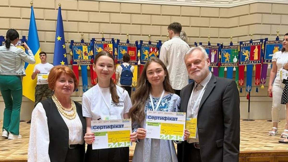 Запорізькі юні науковиці здобули перемогу на Всеукраїнській конференції «Україна – очима молодих»