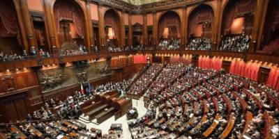 У  парламенті Італії після бійки відсторонили від засідань 11 депутатів