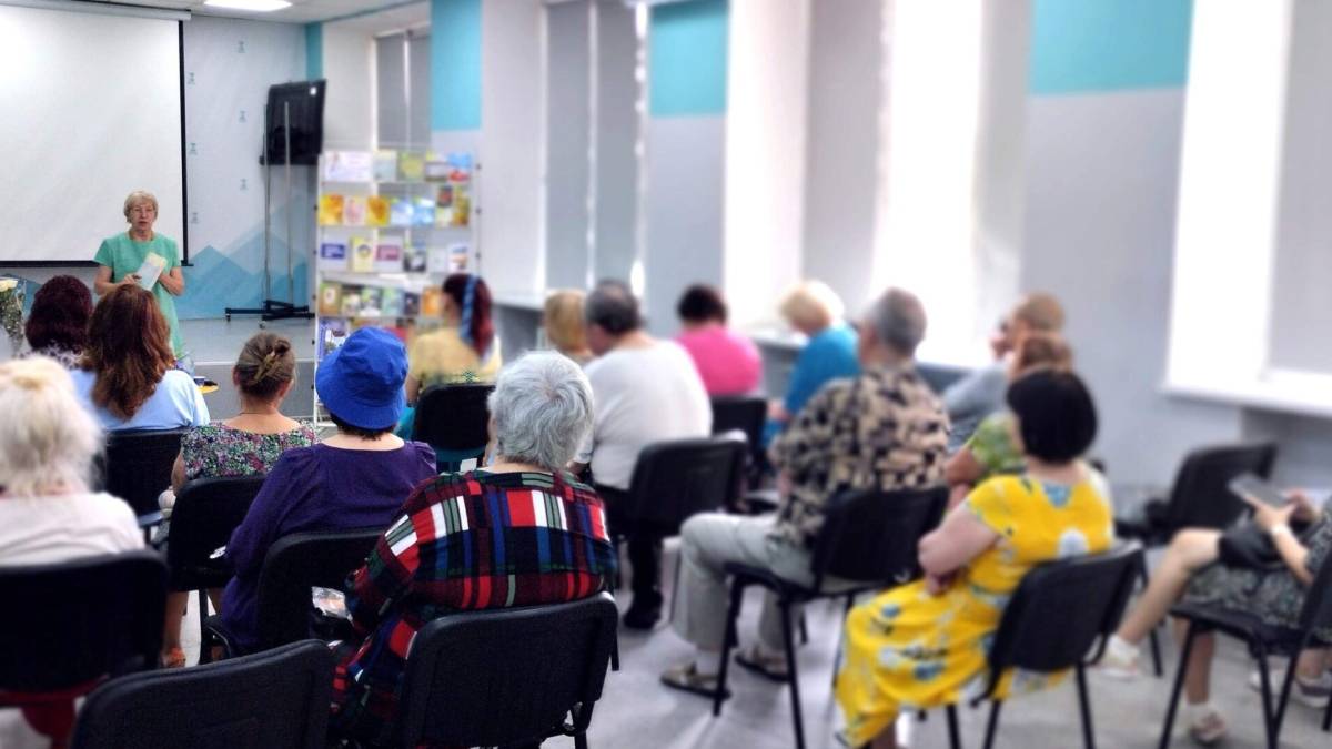 За своєю поезією – до своїх: зустріч із Тетяною Осінь у бібліотеці