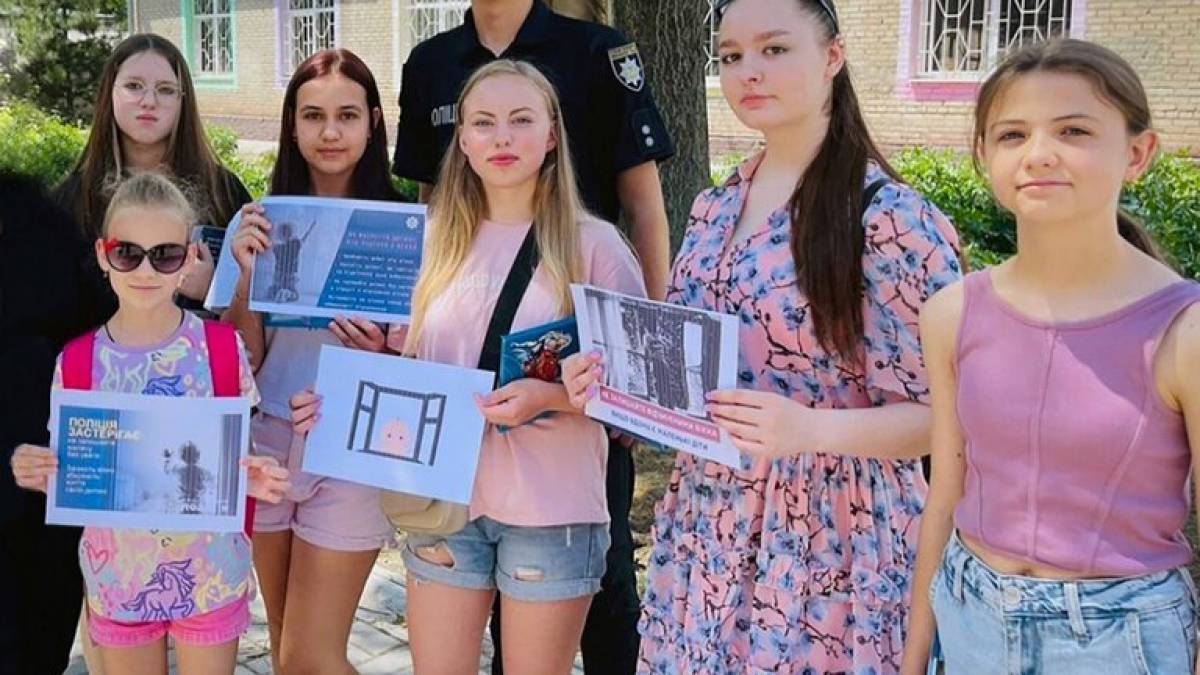 Поліція Запоріжжя нагадує, як захистити дітей від випадіння з вікон🪟🙅‍♀️