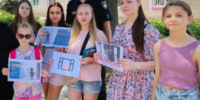 Поліція Запоріжжя нагадує, як захистити дітей від випадіння з вікон🪟🙅‍♀️