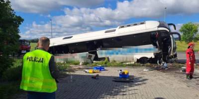 У Польщі автобус з українцями потрапив у ДТП, 14 людей постраждали