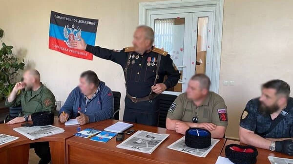 Поліція викрила угруповання колаборантів, які погрожували зброєю та відбирали майно під час фільтраційних заходів на тимчасово окупованій території Запорізькій області