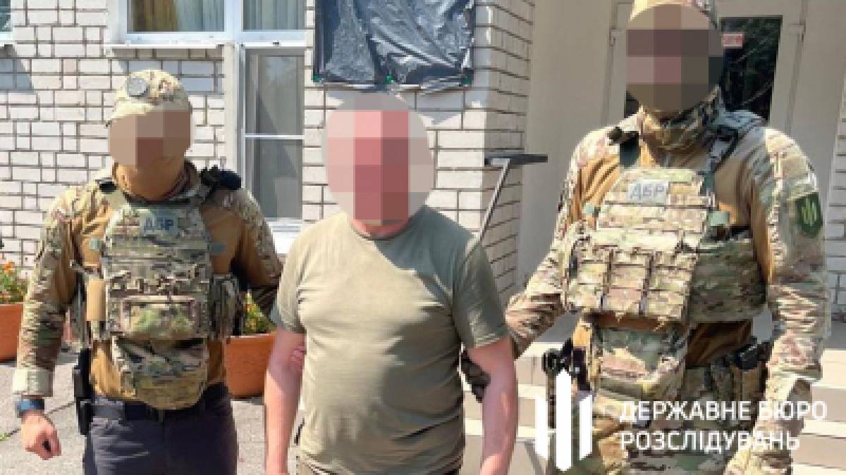 Ексвоєнком із Запоріжжя змушував підлеглих військових ремонтувати свій будинок