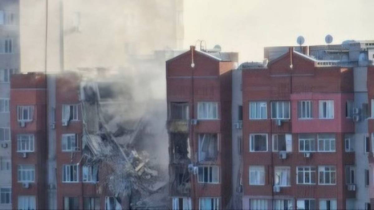 У Дніпрі російська ракета влучила в багатоповерхівку – є поранені (доповнено)