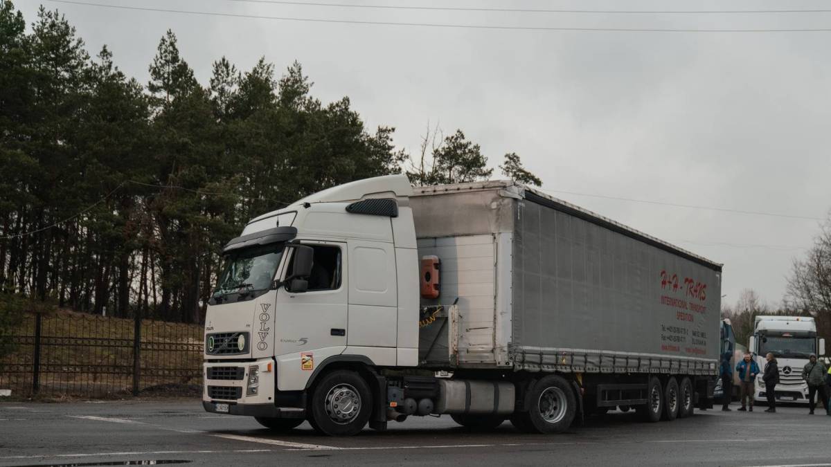 Пропуск вантажівок через кордон відновлюється: Україна й Польща домовилися – Сергій Деркач