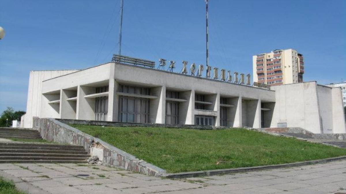 Сьогодні, 4 липня, – читаємо не тільки у бібліотеках, а й у ЦКП «Хортицький»