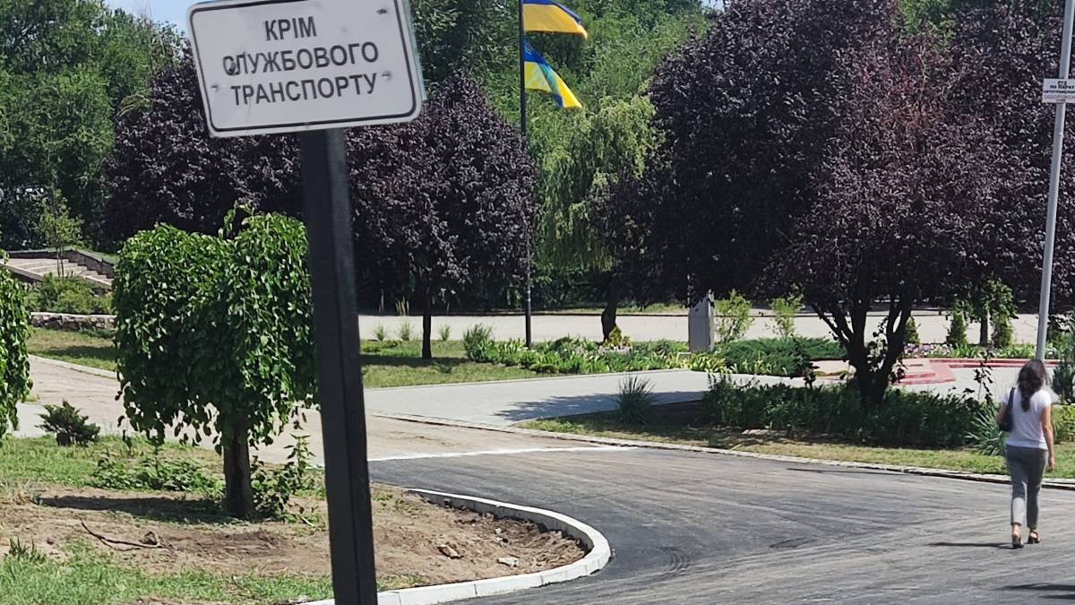 У Запоріжжі відремонтували дорогу, зруйновану російською ракетою – фото