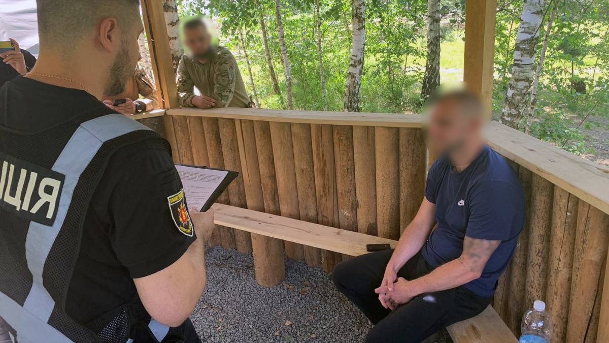 У Запоріжжі «кримінальний авторитет» вимагав у підприємця 10 тисяч доларів