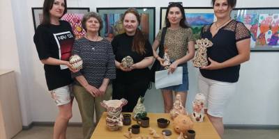 Глина, шамот та піч переплавляють емоції на шалену творчу енергію