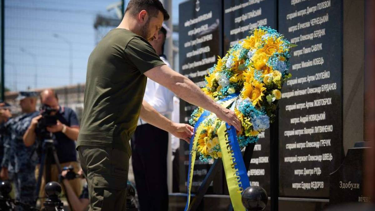 Президент в Одесі вшанував пам’ять загиблих військових моряків