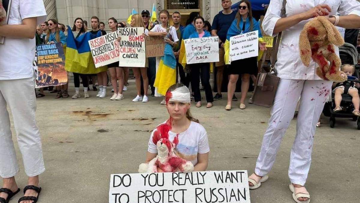 Українці в Чикаго вийшли на пікет, звинувачуючи росію в обстрілі лікарні Охматдіт