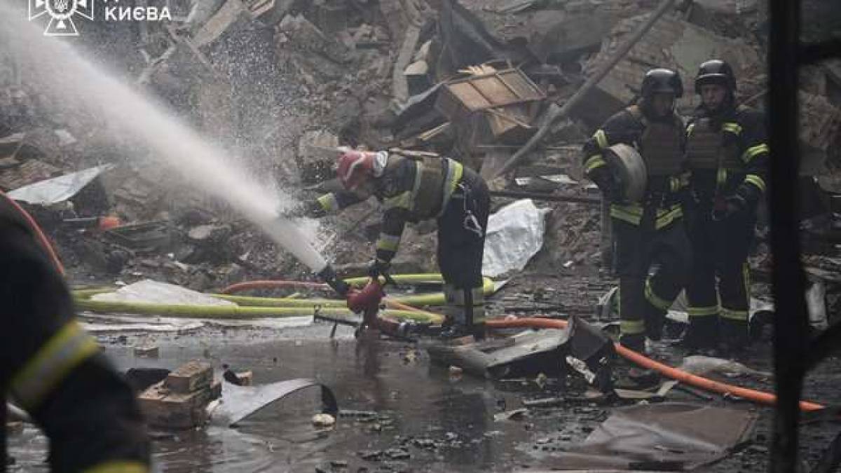 Уточнення від ДСНС на ранок: у Києві врятовано 7 осіб, 27 людей загинуло, 117 поранено