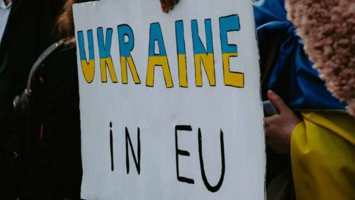 Тимчасовим захистом у ЄС користуються близько 4,3 мільйона українців – Євростат