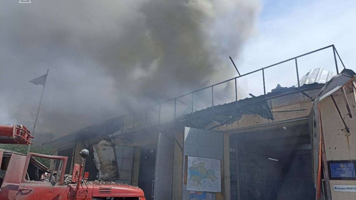 Черговий ворожий обстріл: пошкоджена пожежно-рятувальна частина в Запорізькій області