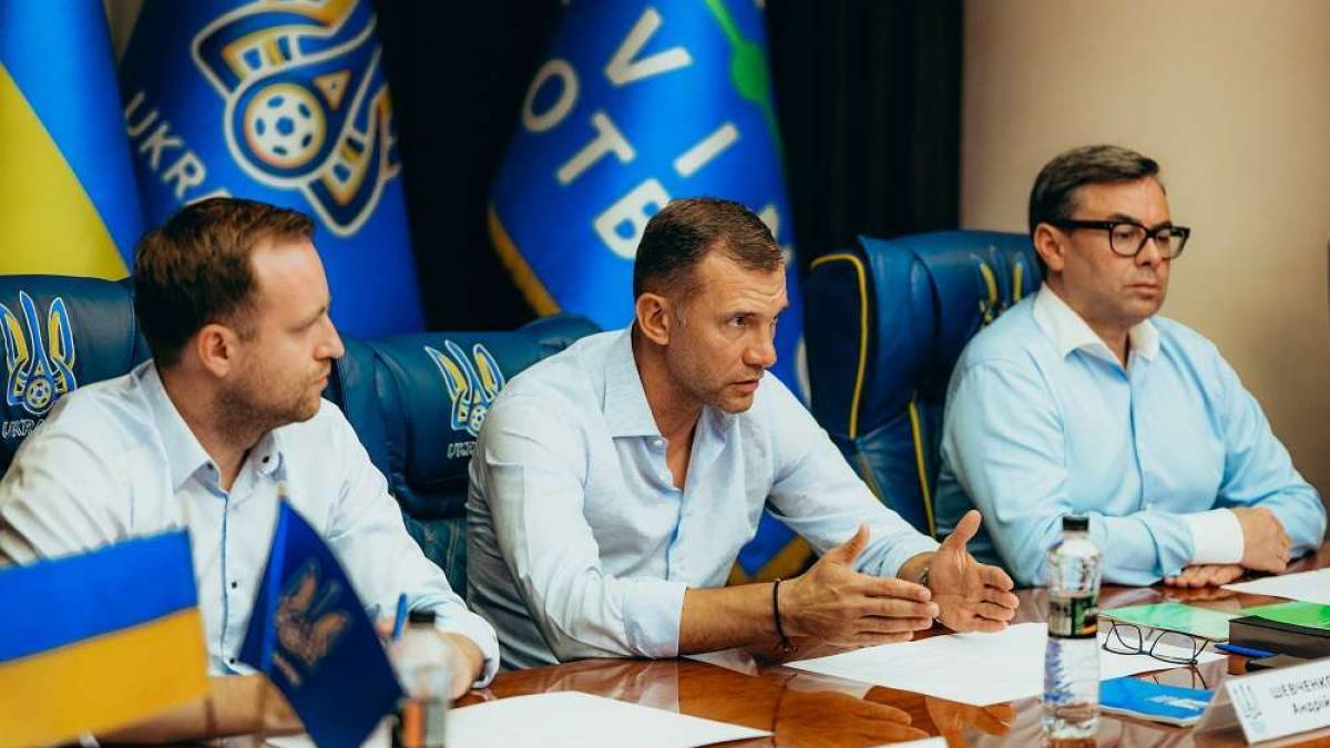 Ребров продовжить тренувати збірну України з футболу — рішення Виконкому УАФ