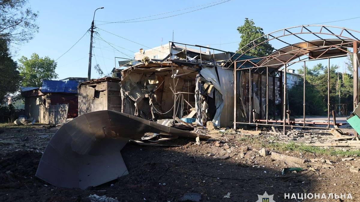 росіяни скинули авіабомбу на зупинку транспорту з людьми у Мирнограді, є загиблі