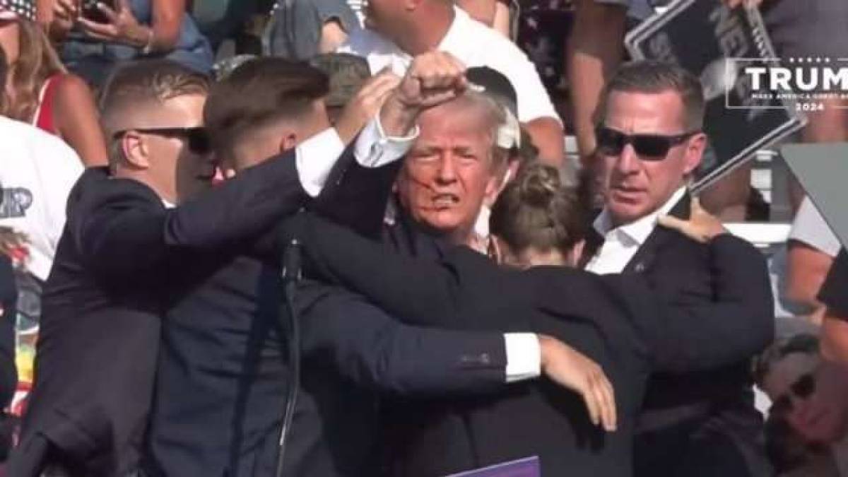 Трампа евакуювали зі сцени після пострілів на мітингу в Пенсильванії (доповнено)