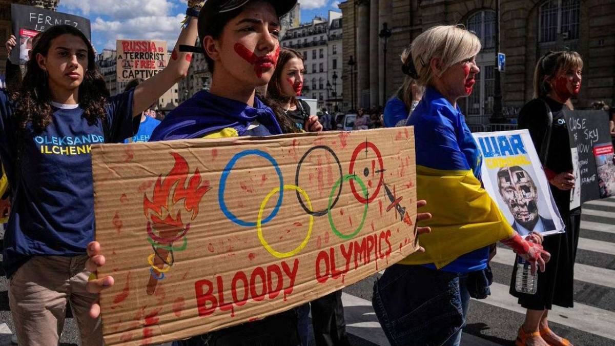 У Парижі вшанували памʼять українських спортсменів, яких вбили окупанти