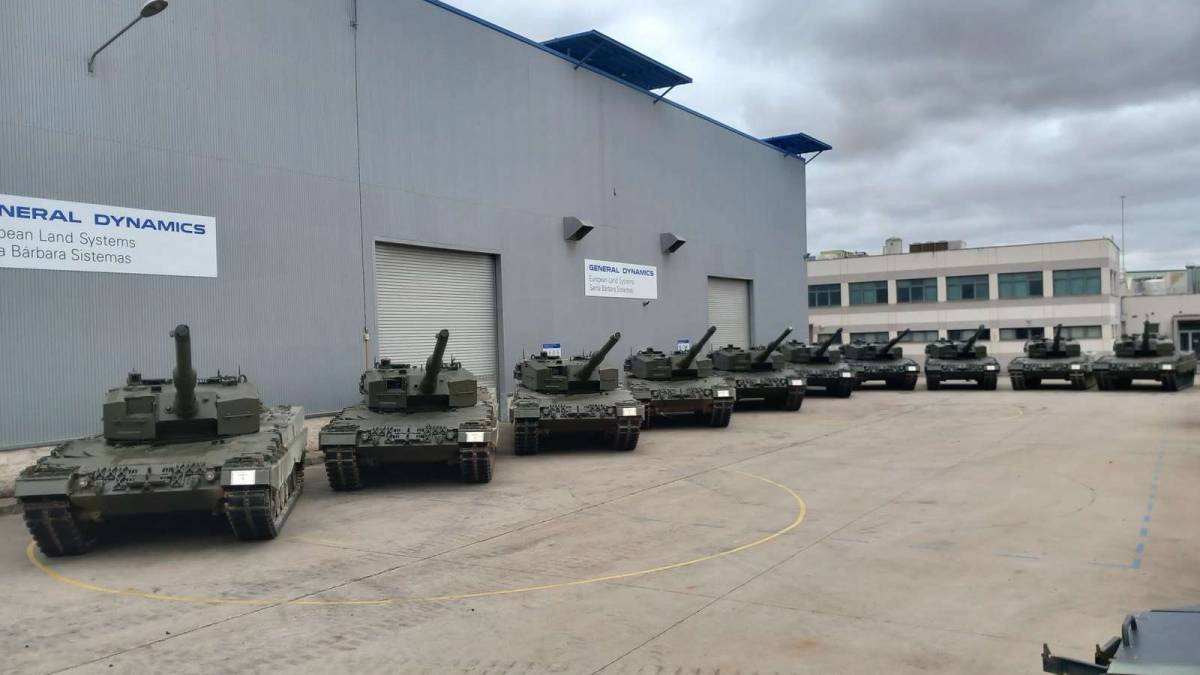 Іспанія відправила в Україну нову партію допомоги з 10 танками Leopard