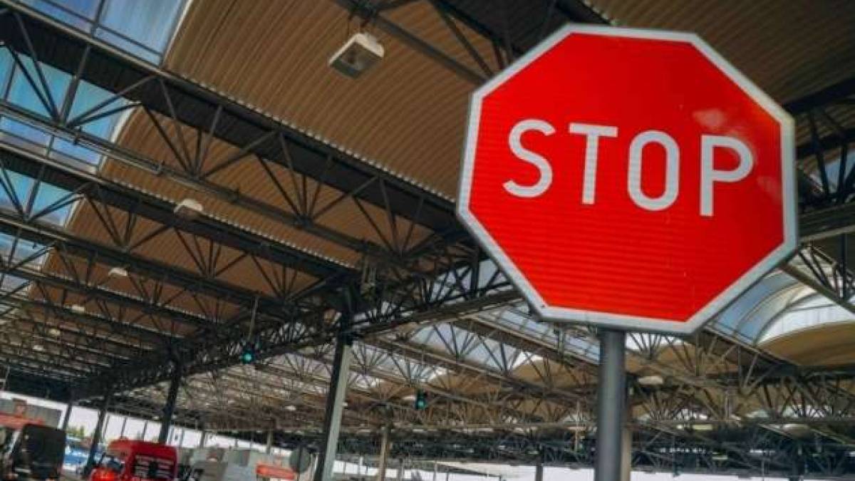 Відсьогодні чоловіки повинні мати військовий квиток при перетині кордону — ДПСУ