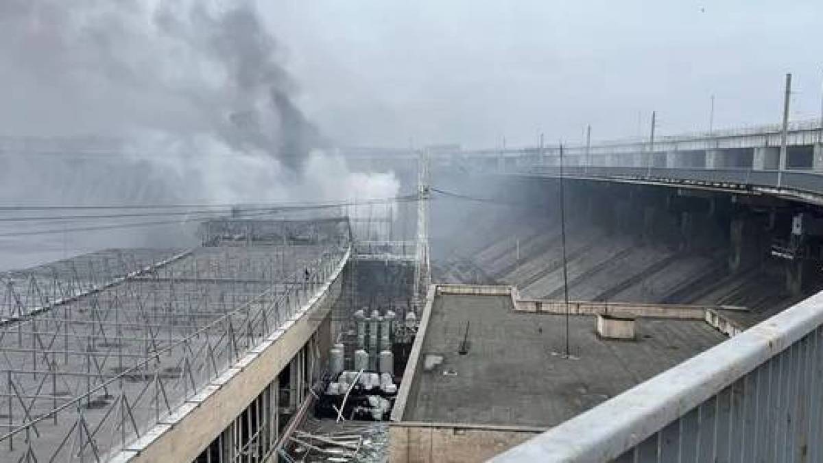 Ракетний удар окупантів по ДніпроГЕС: скільки часу знадобиться для відновлення станції