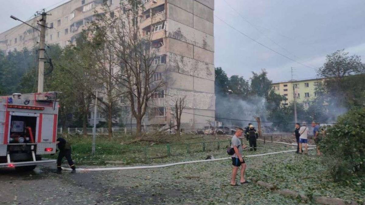 росіяни вдарили по Чугуєву: семеро поранених, серед них дитина