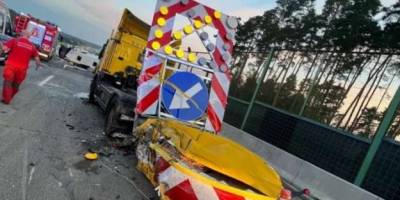У Польщі автобус з українцями врізався в машину дорожньої служби — пасажири у лікарні