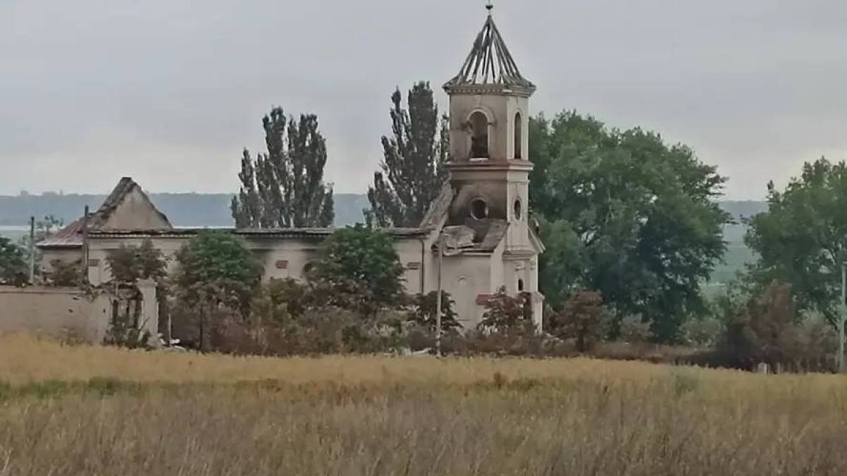 Окупанти спалили обидві кірхи у Зміївці на території Херсонщини
