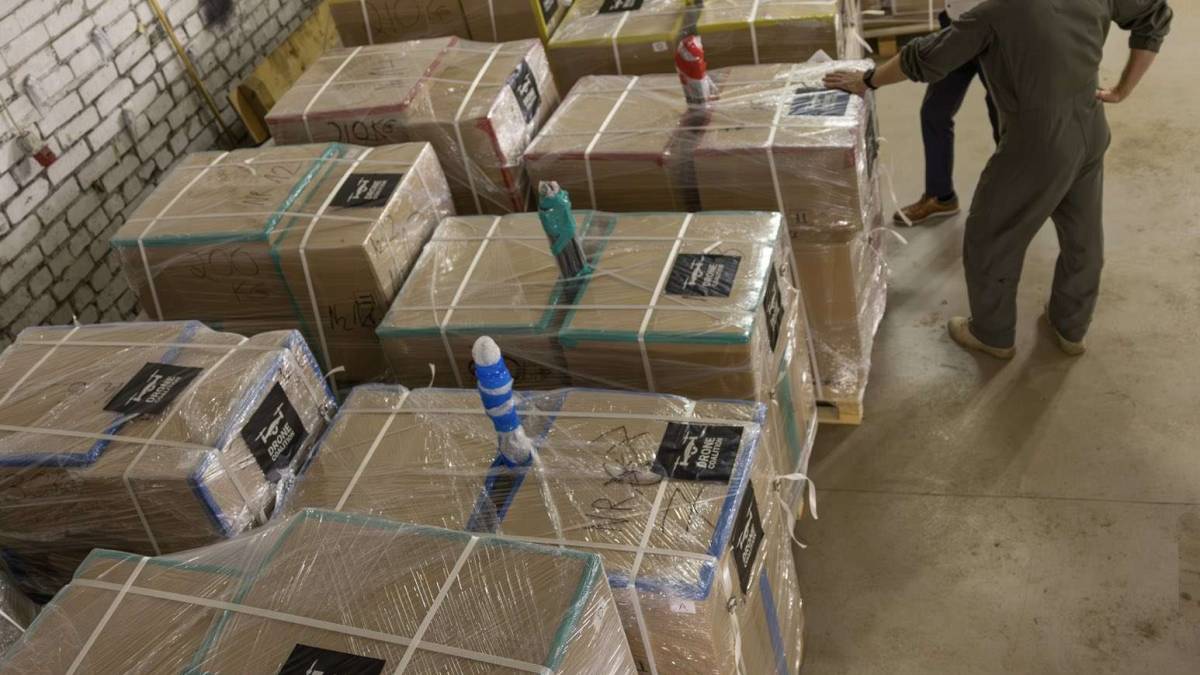 Латвія відправила до України партію із 500 дронів