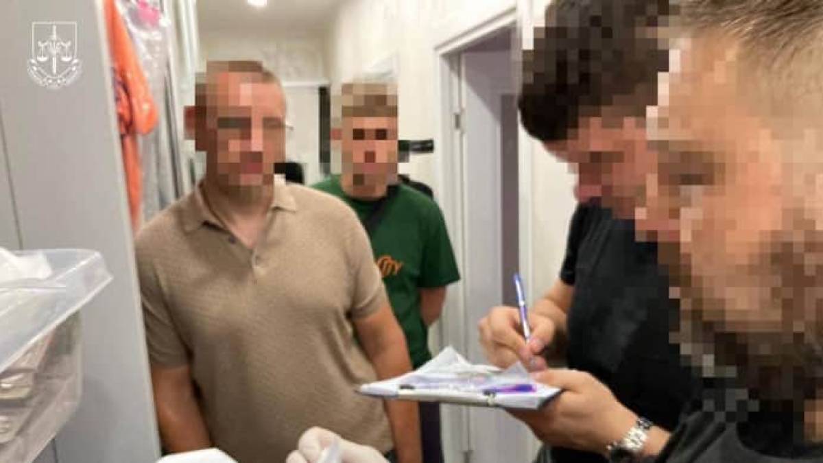 Правоохоронці знешкодили агентів рф, які готували підпали торгових центрів в Україні та ЄС