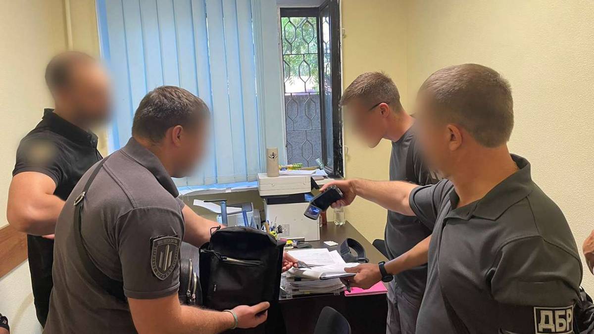 У Запоріжжі правоохоронець вкрав у померлого пенсіонера майже 800 тисяч гривень