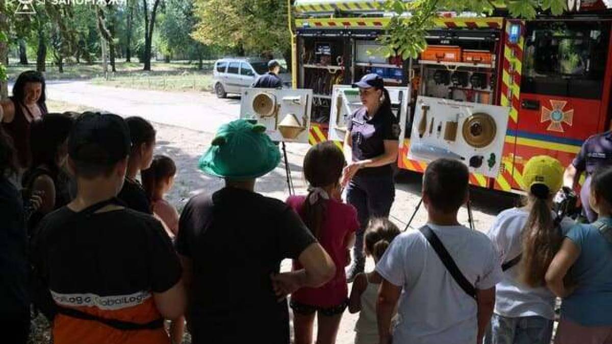 Рятувальники ДСНС Запоріжжя провели навчальні інтенсиви для дітей на канікулах