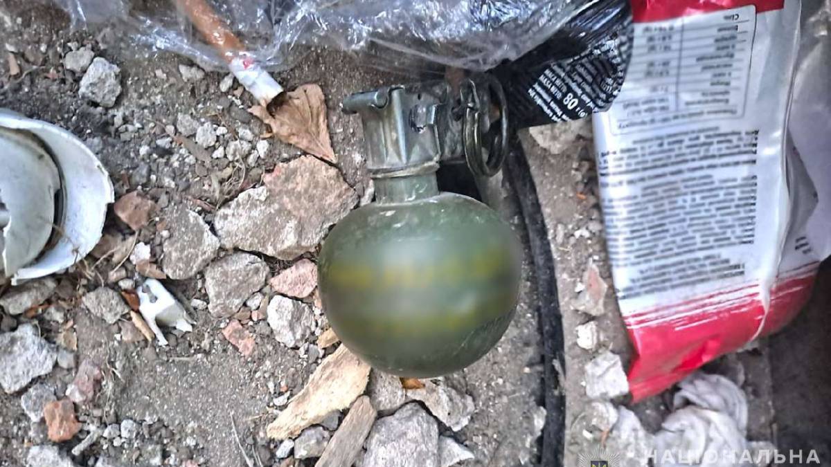 У Запоріжжі біля багатоповерхівки знайшли бойову гранату