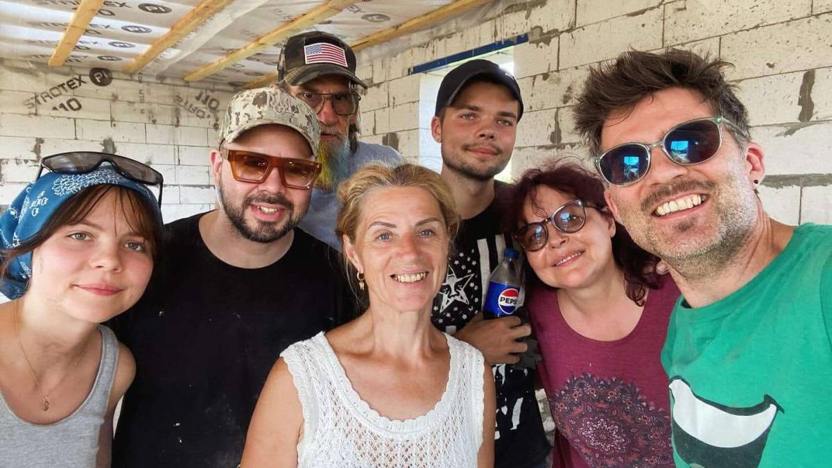 До Толоки з будівництва знищеного житла на Чернігівщині доєдналася родина співачки Мар’яни Садовської