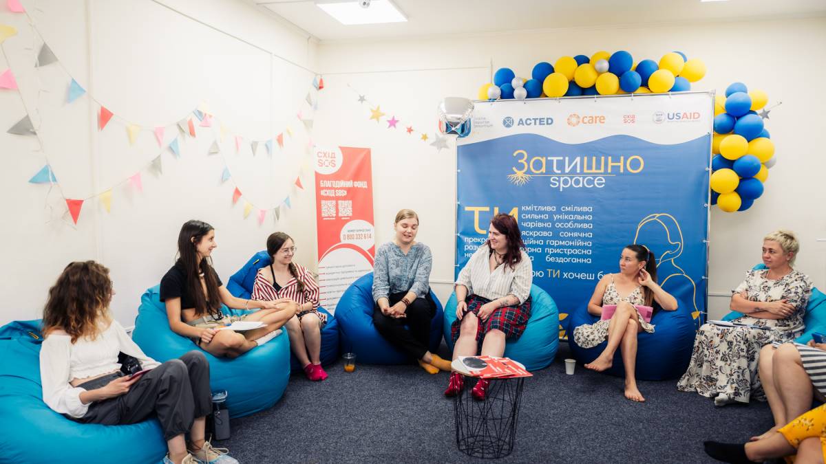 У Запоріжжі жінки безоплатно навчаються, відвідують психолога та цікаво проводять час з дітьми