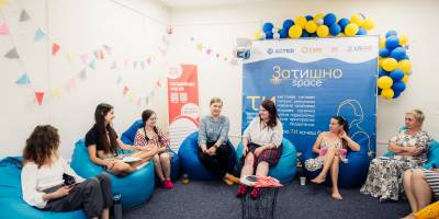 У Запоріжжі жінки безоплатно навчаються,  відвідують психолога та цікаво проводять час з дітьми