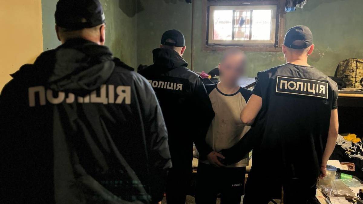 Мешканець Запоріжжя з СІЗО ошукав українців на 55 000 гривень