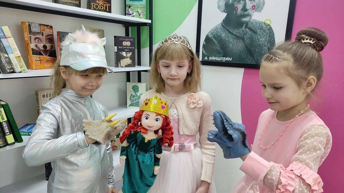 «Бібліоняня»: проєкт вихідного дня у запорізьких бібліотеках: няні різні за кожною адресою!