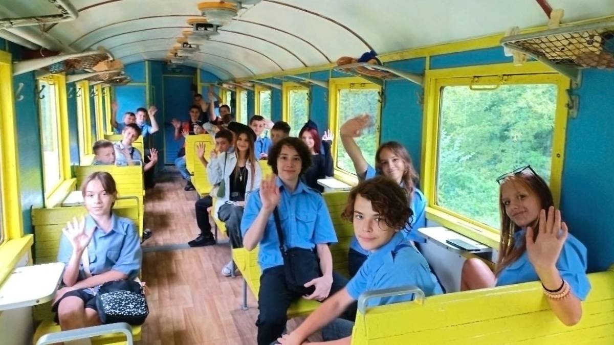 Юні залізничники Запорізької дитячої залізниці відвідали Рівненську  та Львівську дитячі залізниці