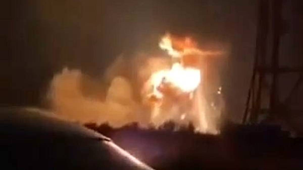 Вибухи на військовому аеродромі окупантів та пожежи на НПЗ (відео)
