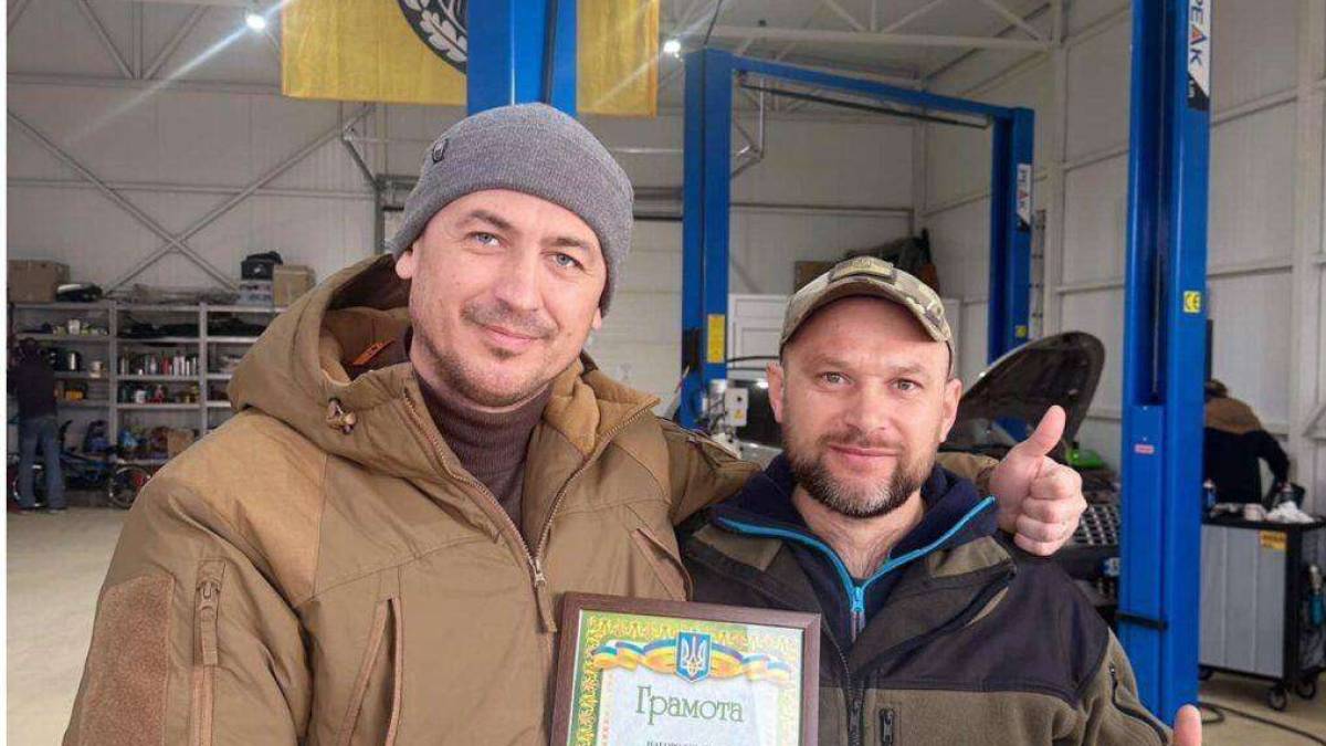 Власник автосервісу з Енергодара допомагає військовим