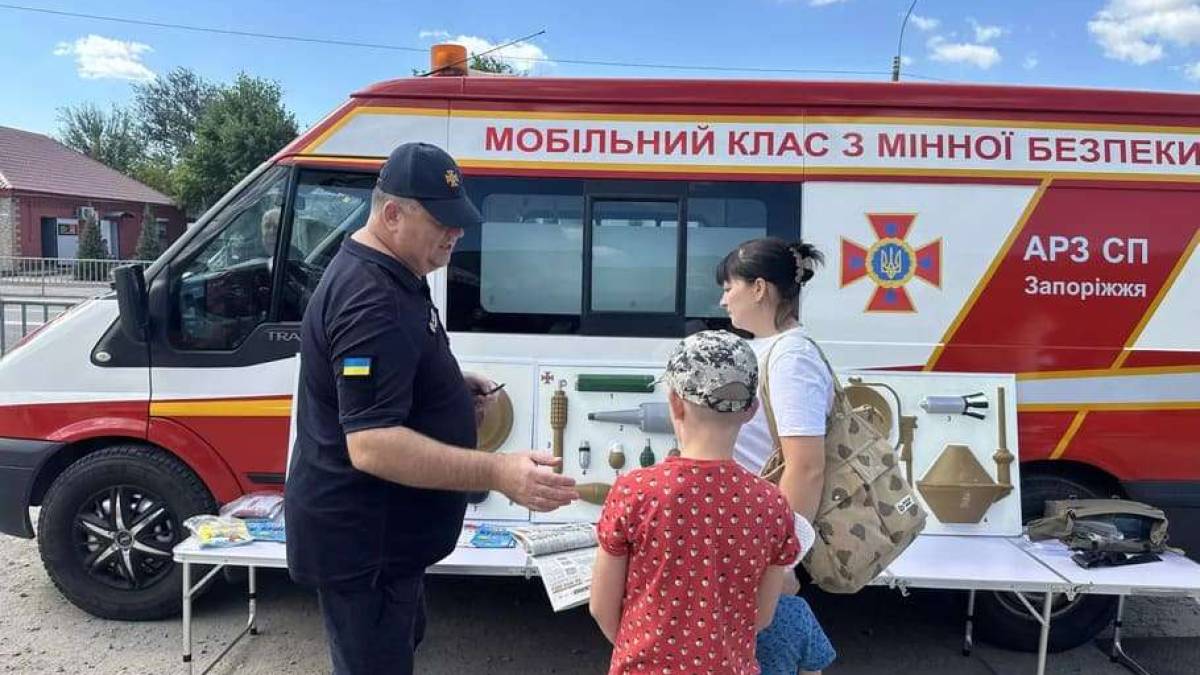 Мобільний клас протимінної безпеки продовжує роботу в Запорізькій області