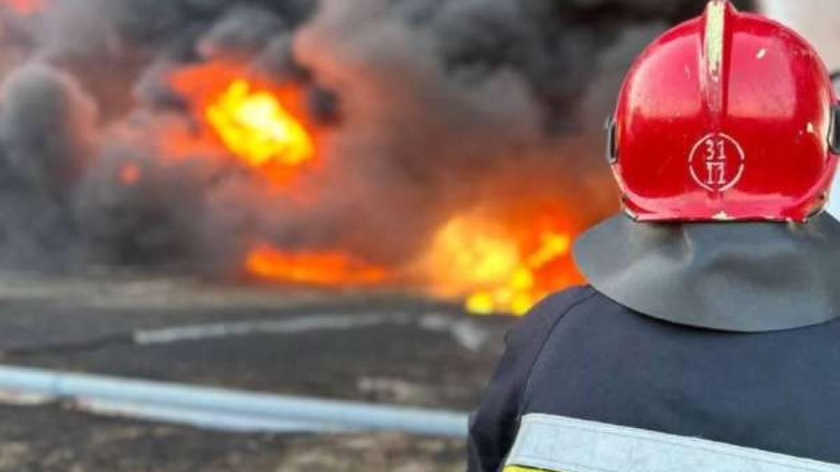 росія завдала удару по промисловому об’єкту на Тернопільщині, пожежу локалізували