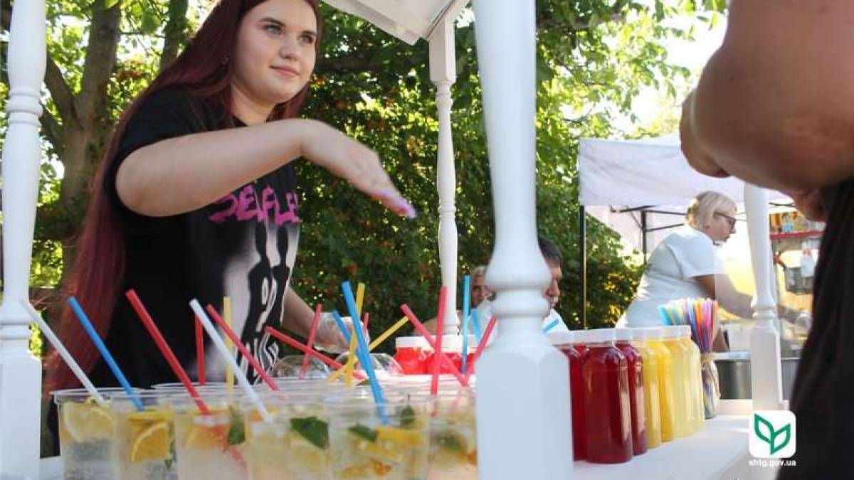 На благодійному ярмарку громада на Запоріжжі зібрала 100 тисяч гривень на підтримку військових